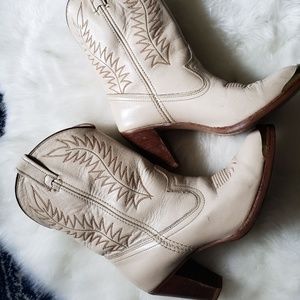 Vintage cream cowboy (cowgirl) boots
